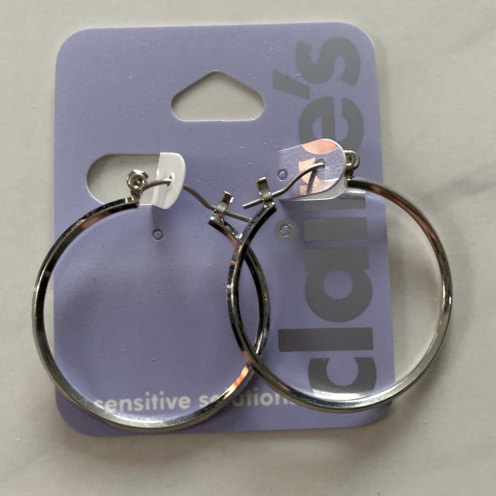 Claire’s Sensitive Solution Silver earrings